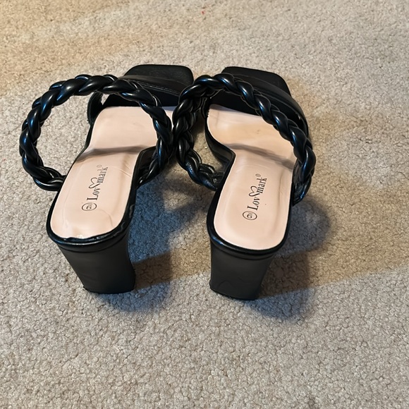 Black Heel Sandals 🩷 - Picture 3 of 6
